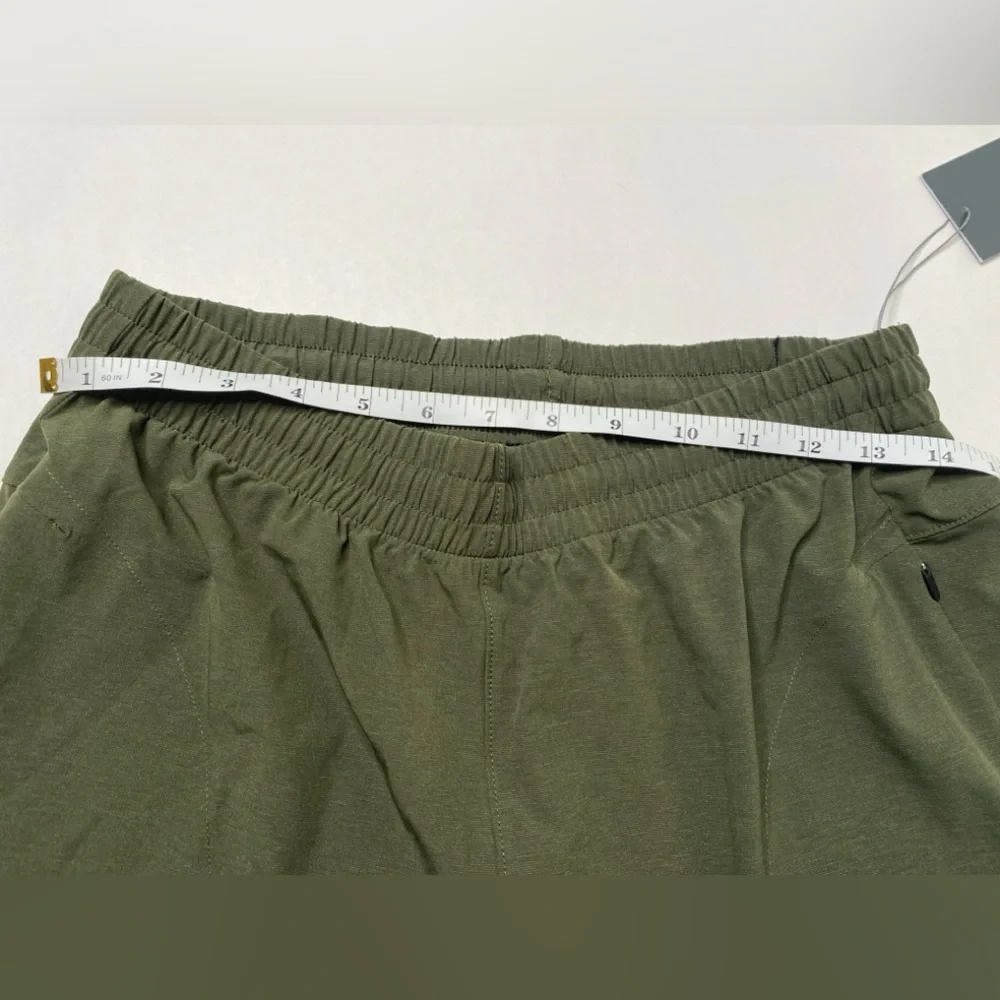 VRST Men's 8” green shorts SIZE small men NWT